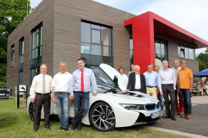 Gruppenbild Wave: (v.l.n.r.): Prof. Dr.-Ing. Thomas Schulte (Hochschule Ostwestfalen-Lippe), Prof. Dr.-Ing. Jürgen Krome (Hochschule Hamm-Lippstadt), Landrat Dr. Axel Lehmann, Philip Kracht (Becker und Tiemann), Ursin Wieneke (Lautlos durch OWL), Franz Alt, Joachim von Reden, Karlheinz Fischer (Seggy Adventures), Roland Bent und Frank Knafla (beide Phoenix Contact) und Dr. Klaus Schafmeister (Kreis Lippe)